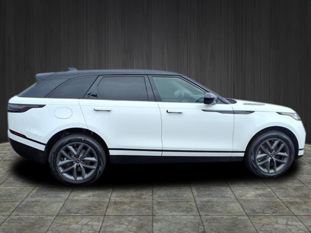 New 2026 Fuji White LAND ROVER Dynamic SE image 2