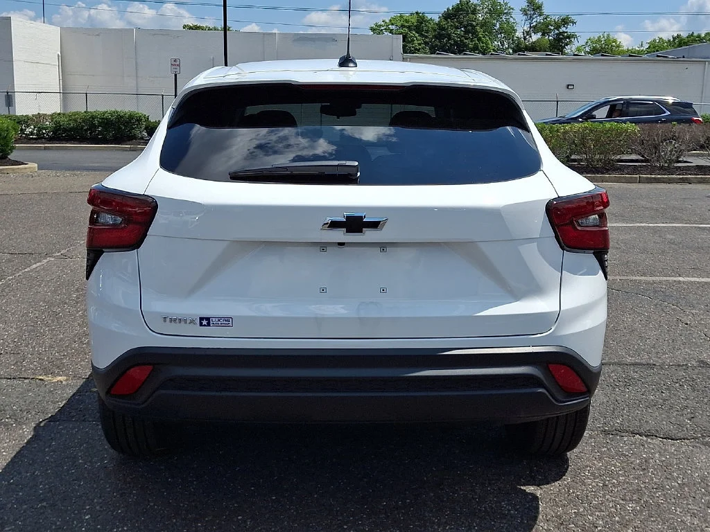 New 2026 Summit White Chevrolet LS image 7