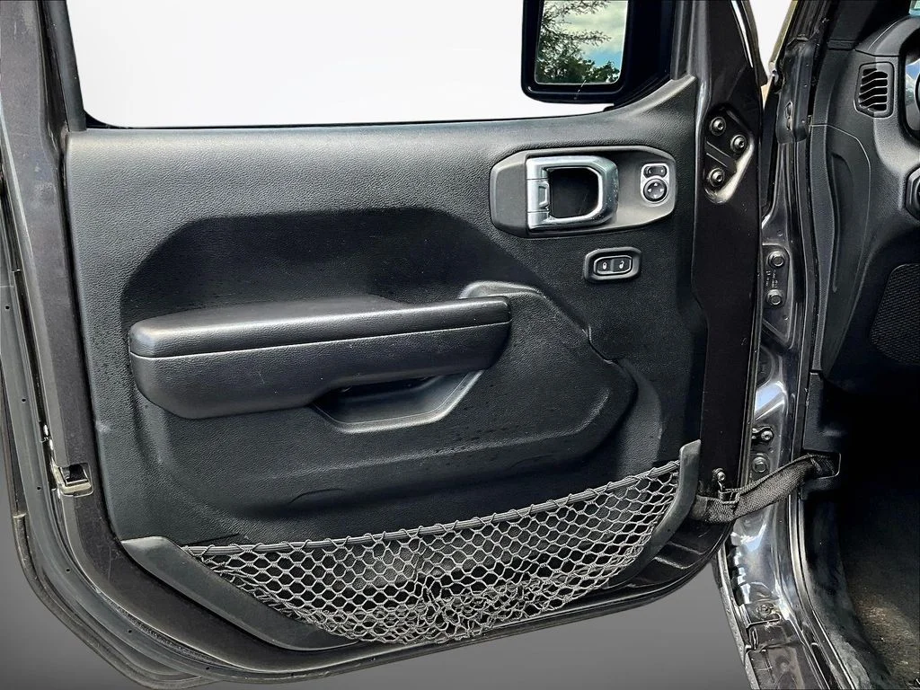 Used 2020 Gray Jeep Unlimited Sport Altitude image 19