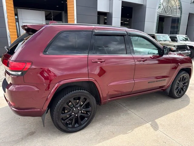 Used 2021 Red Jeep Laredo X image 3