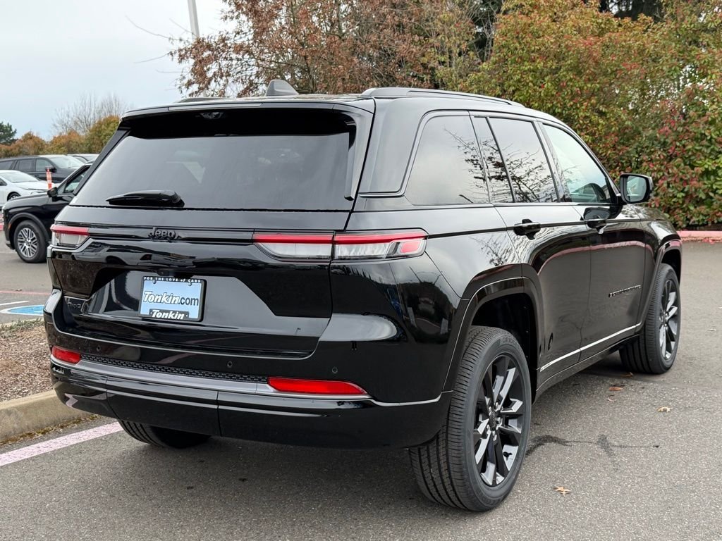 New 2026 Diamond Black Crystal Pearl-Coat Exterior Paint Jeep Limited Reserve image 7
