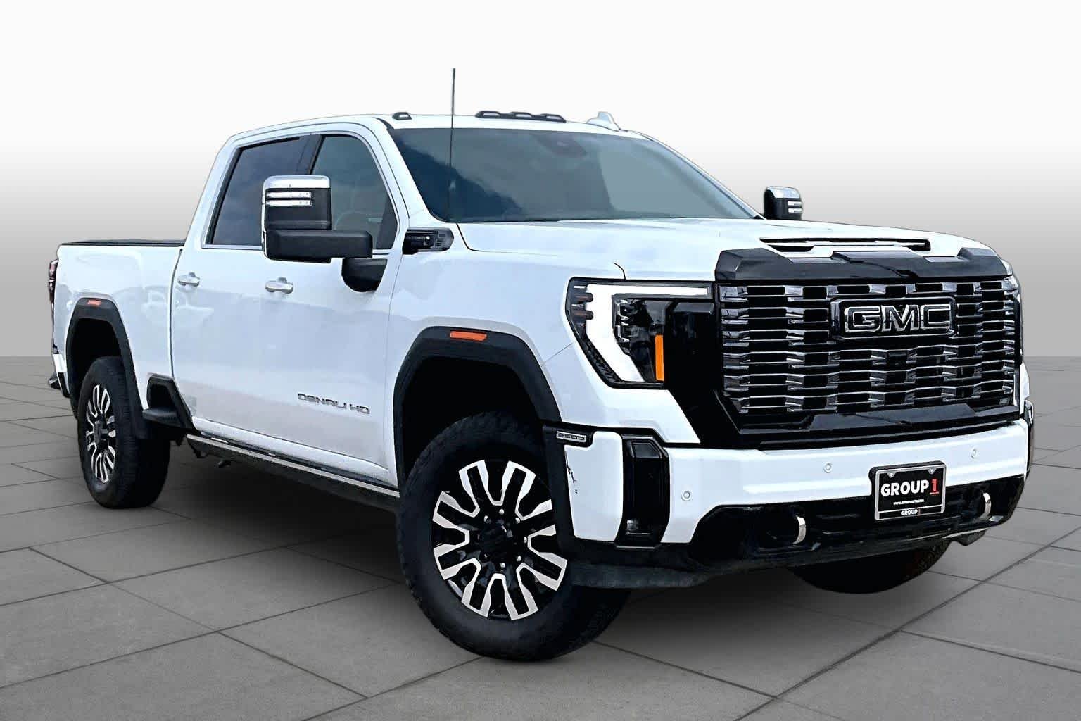 Used 2026 Glacier White Tricoat GMC Denali Ultimate image 3