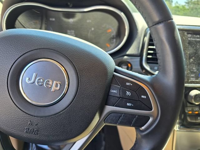 Certified Used 2022 White Jeep Laredo E image 19