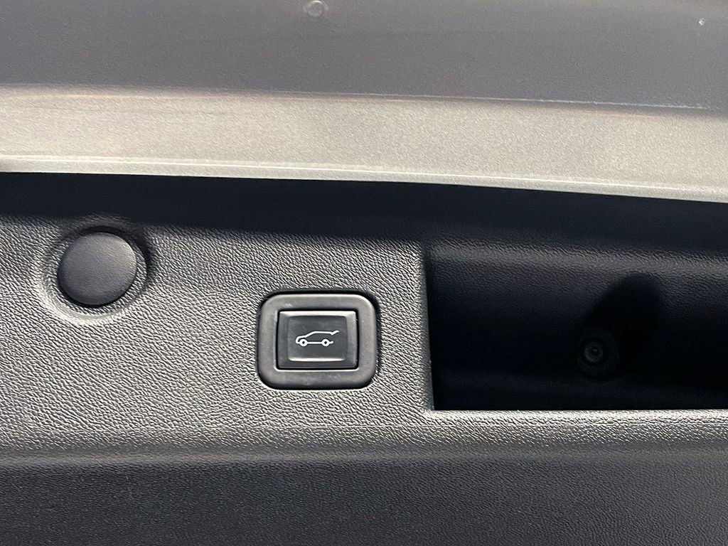 Used 2021 SILVER ICE METALLIC Chevrolet LT image 13