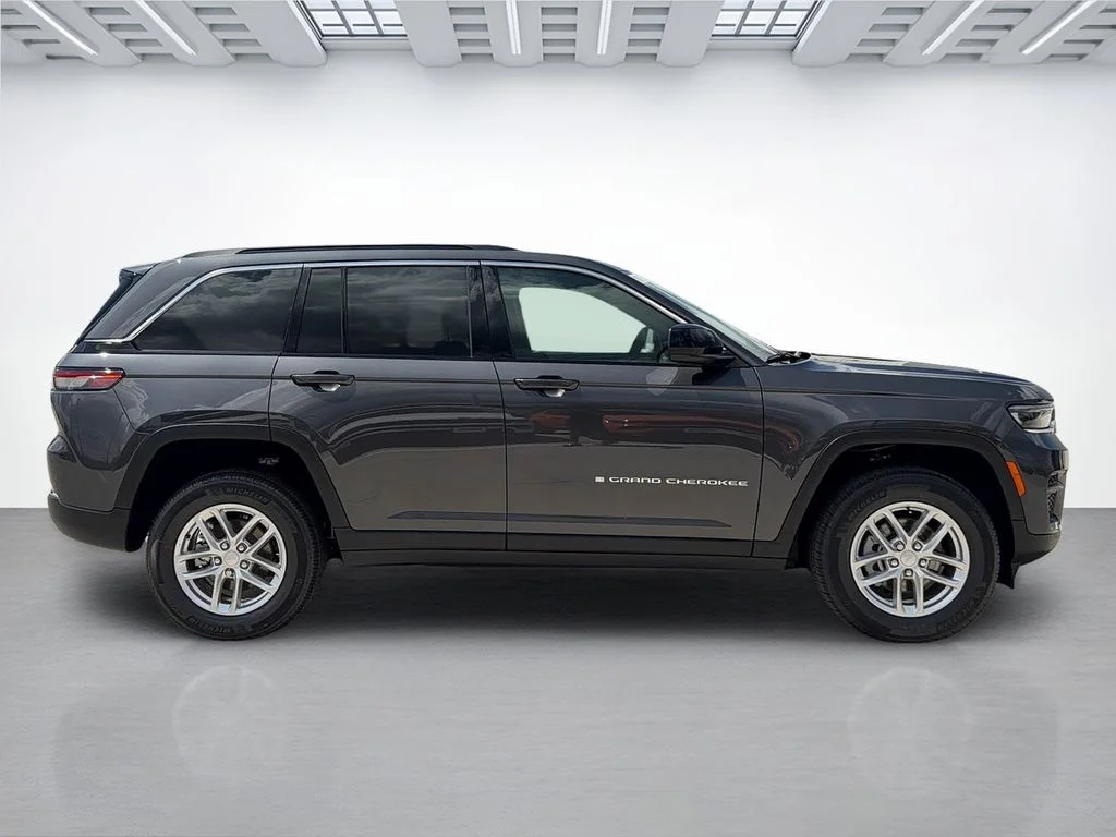 New 2026 Baltic Gray Metallic Clear-Coat Exterior Paint Jeep Altitude image 2