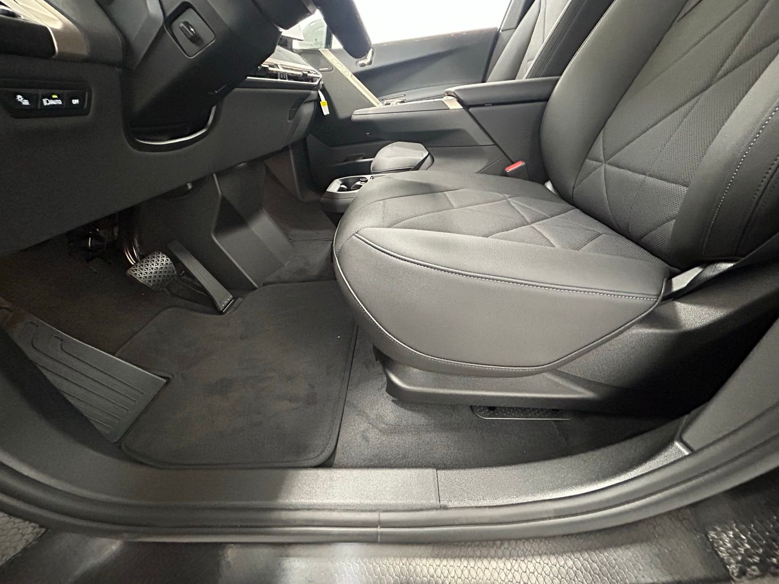 New 2026 Dune Grey Metallic BMW xDrive45 image 31