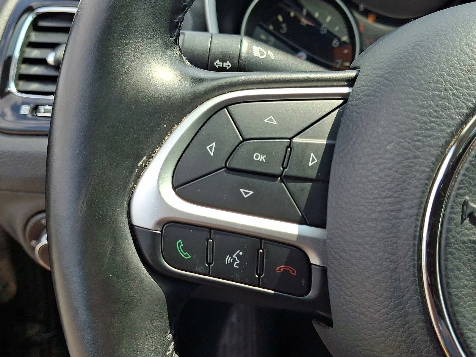 Used 2018 Black Jeep Altitude 4x4 image 23