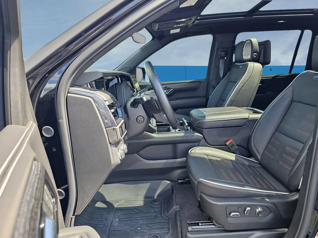 Used 2025 Onyx Black GMC AT4 Ultimate image 19
