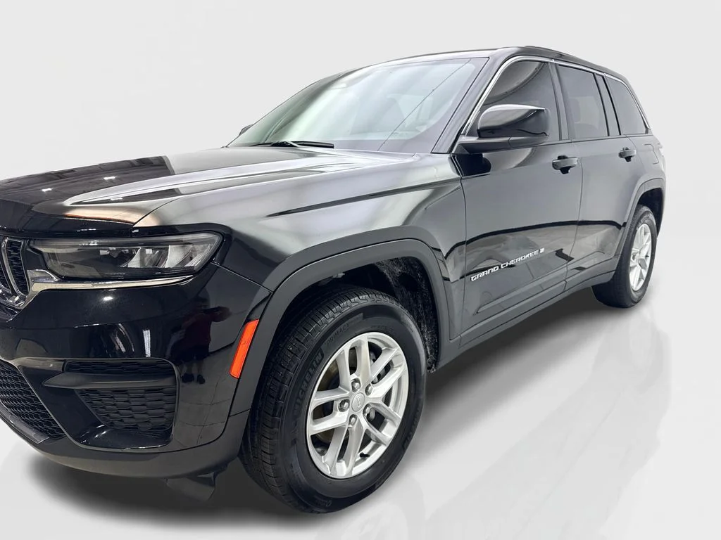 Used 2024 Black Jeep Laredo image 11