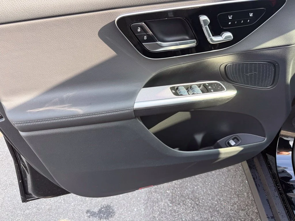 New 2027 Black Mercedes-Benz GLC 300 image 19