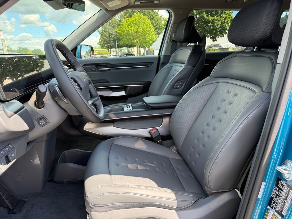 New 2026 Ocean Blue Kia Wind AWD image 16