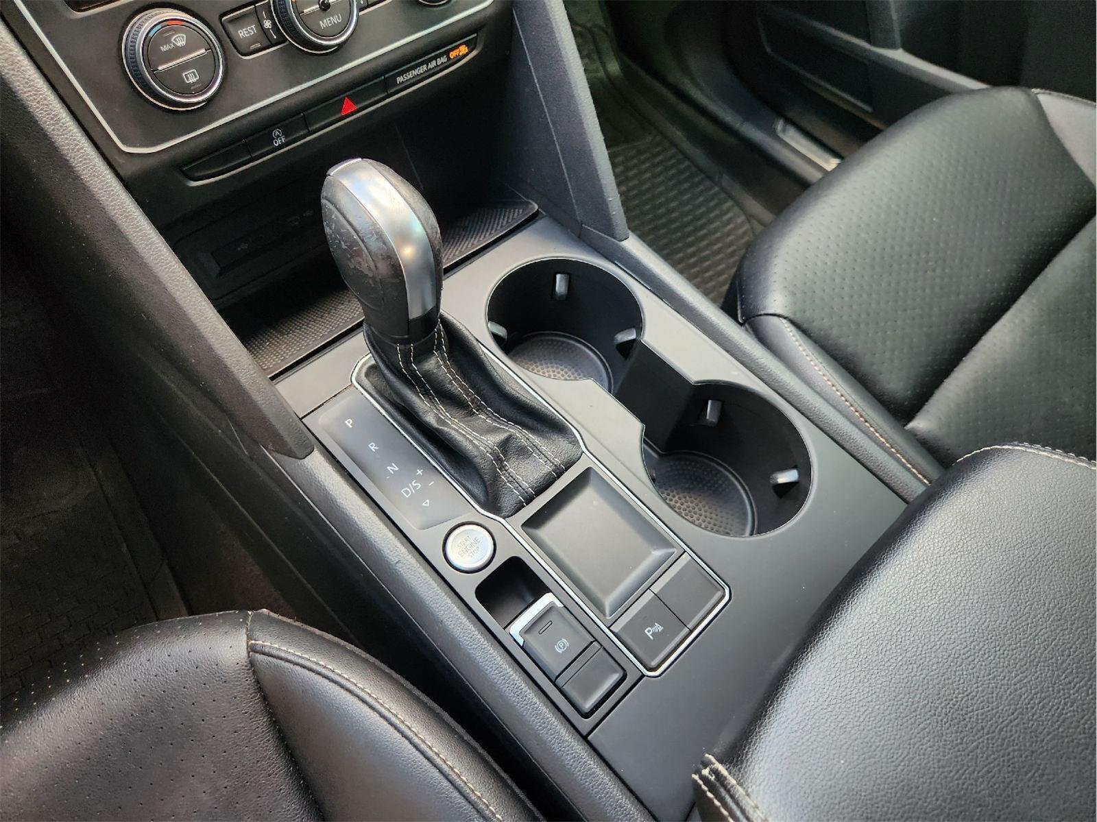 2021 Volkswagen Atlas photo 18 of 32