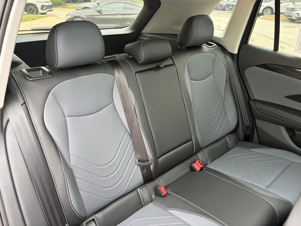 New 2026 Platinum Gray Metallic Volkswagen 2.0T SE image 19
