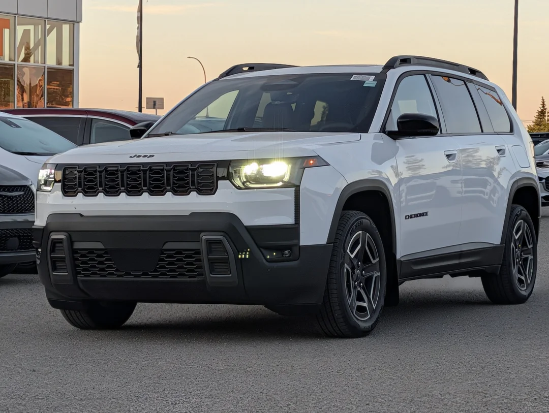 New 2026 White Jeep Limited - - 4x4 - Hybrid - Panoramic Sunroof - Leather Seats - Heated Seats & More! image 4