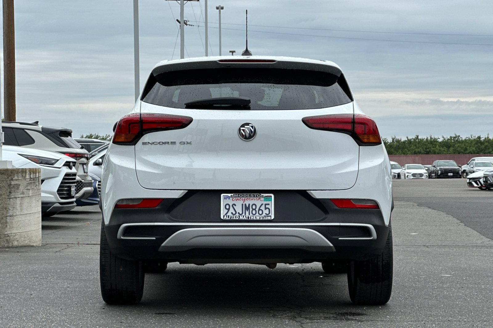 Used 2021 Summit White Buick Preferred image 5