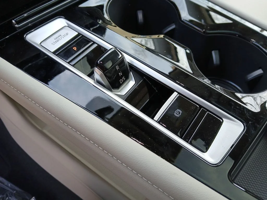 New 2026 White Volkswagen SE w/Technology image 23
