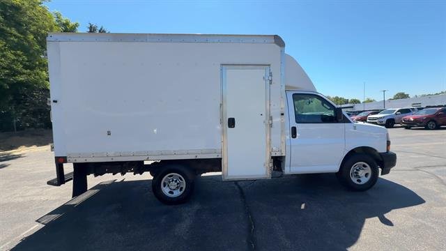 Used 2022 Summit White Chevrolet Work Van image 9