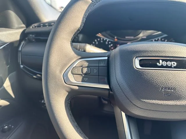 New 2026 White Jeep Latitude image 13