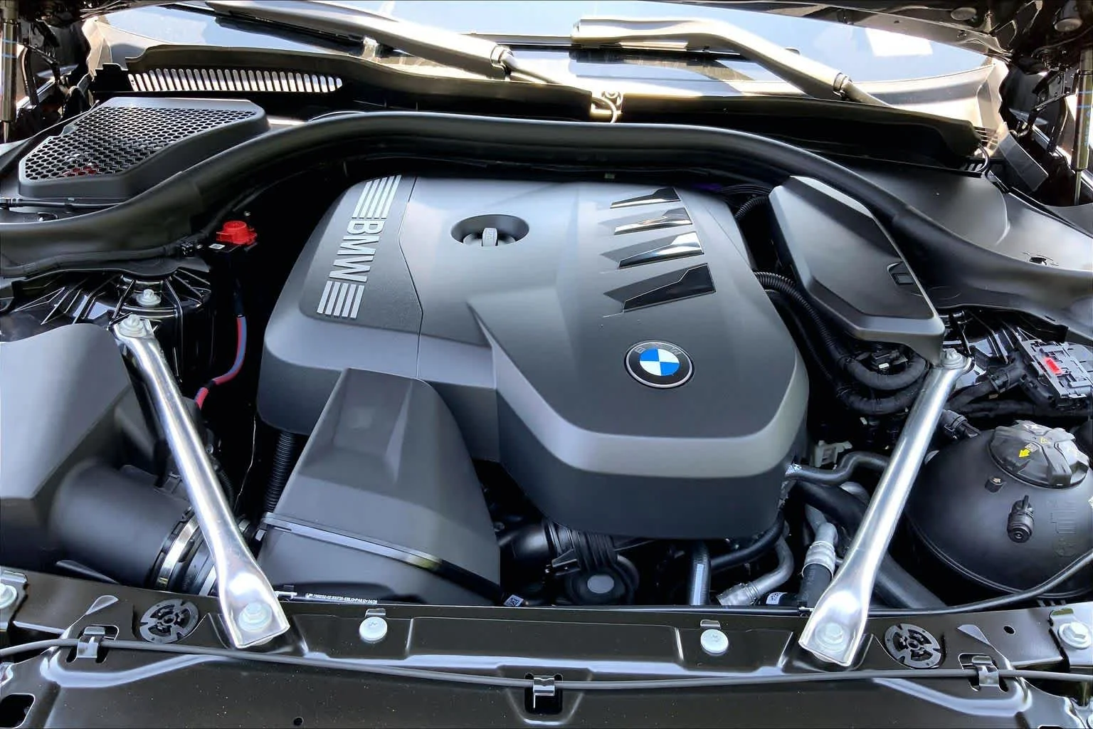 New 2027 Dark Graphite Metallic BMW 530i xDrive image 16