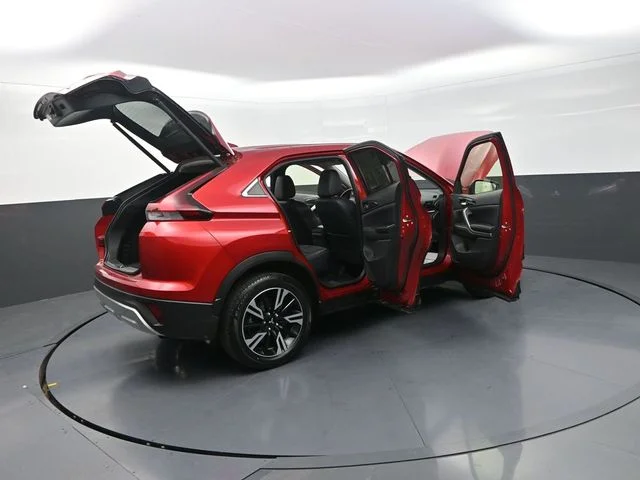 Used 2024  Mitsubishi SE image 38