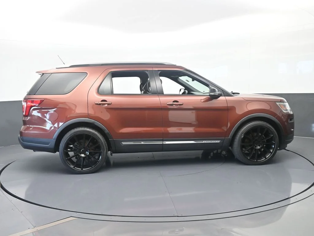 Used 2018 Cinnamon Glaze Metallic Ford XLT image 7