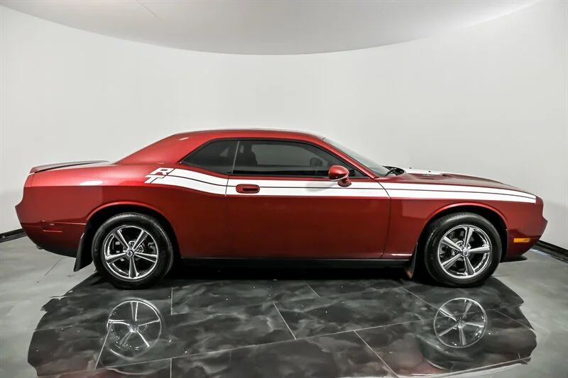 Used 2010 Inferno Red Crystal Pearl Coat Dodge R/T image 10