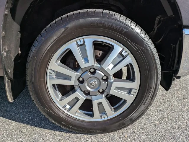 Used 2016 Magnetic Gray Metallic Toyota SR5 image 11