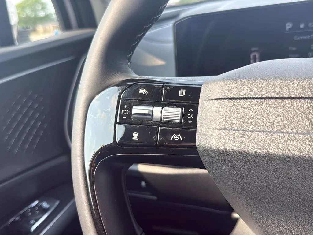 New 2026 Glacial White Pearl Kia LX image 16