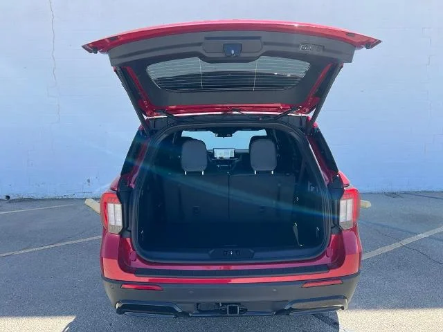New 2026 Rapid Red Metallic Tinted Clearcoat Ford ST-Line image 41