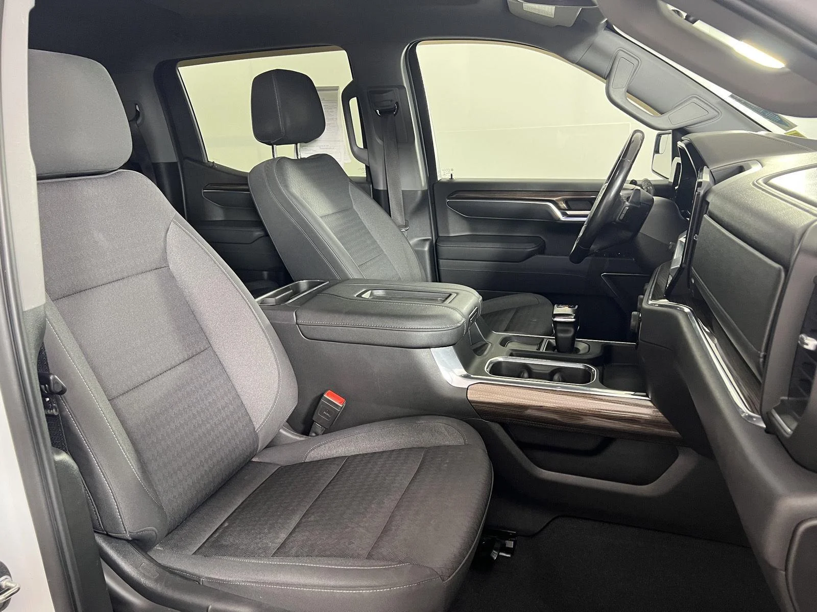 Used 2022 SUMMIT WHITE Chevrolet LT Trail Boss image 22