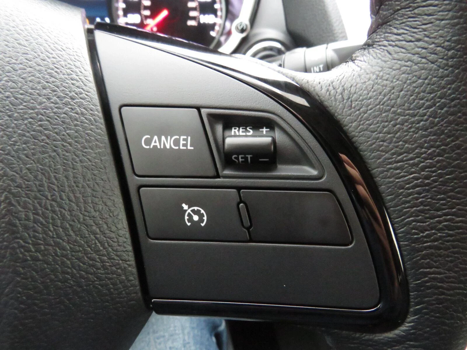Used 2023 Black Mitsubishi SE image 33
