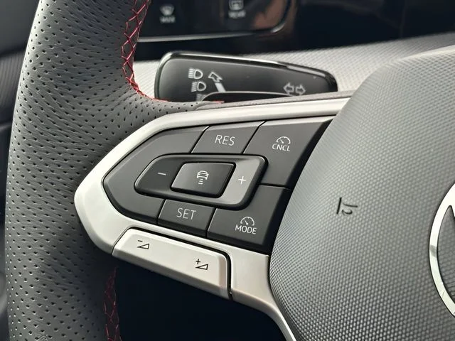 2025 Volkswagen Golf GTI SE - Photo 21