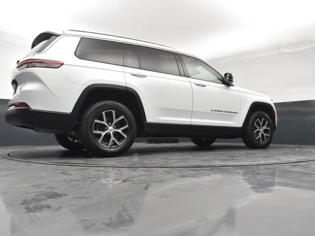 Used 2023 White/off-white Jeep Limited image 24