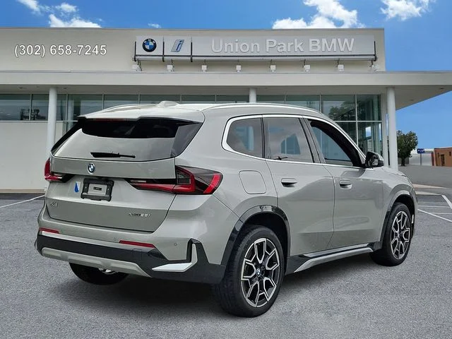 Used 2026 Space Silver Metallic BMW xDrive28i image 4