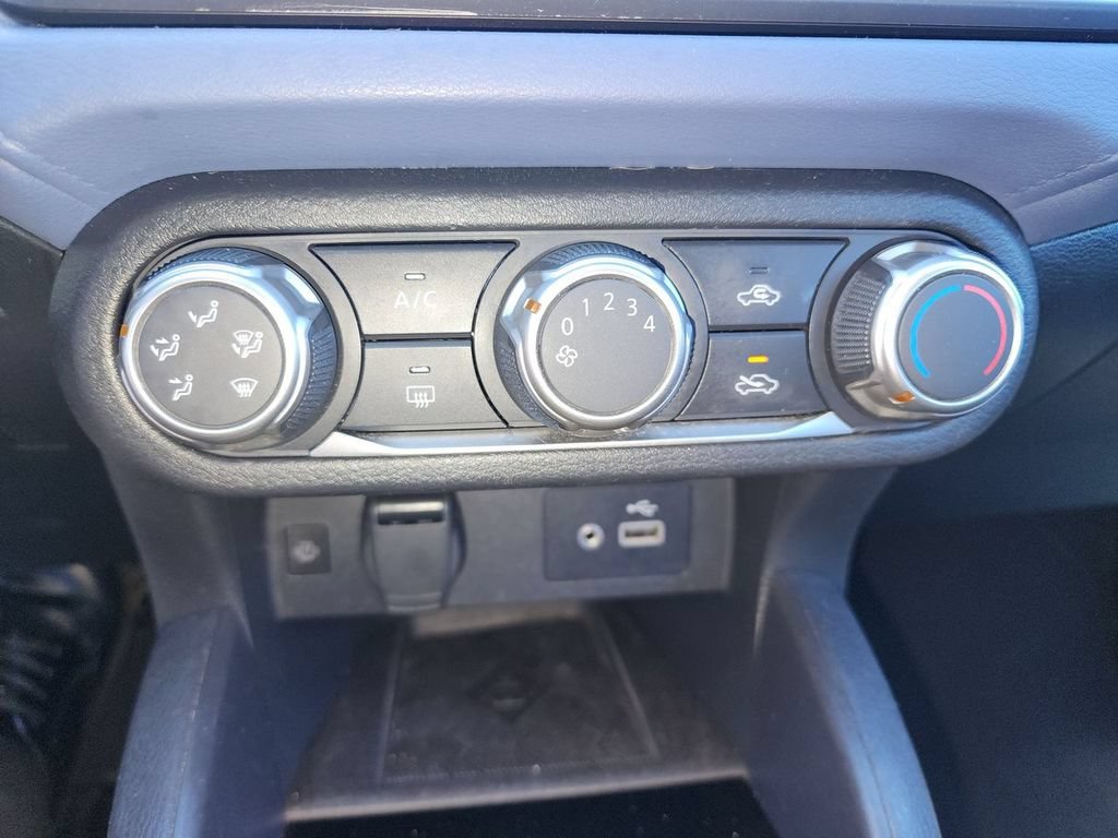 Used 2023  Nissan SV image 17