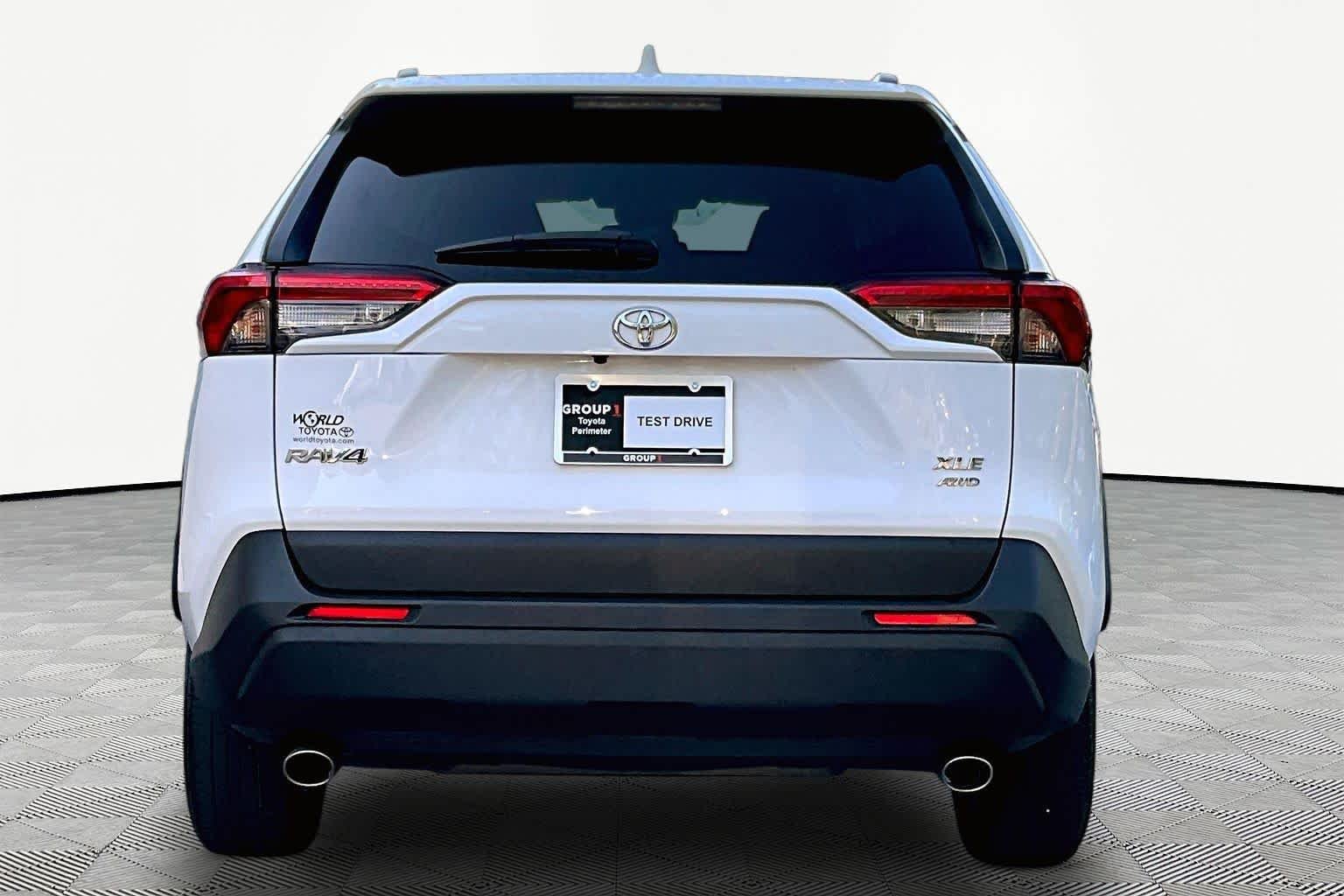 Used 2025 Ice Cap Toyota XLE image 5