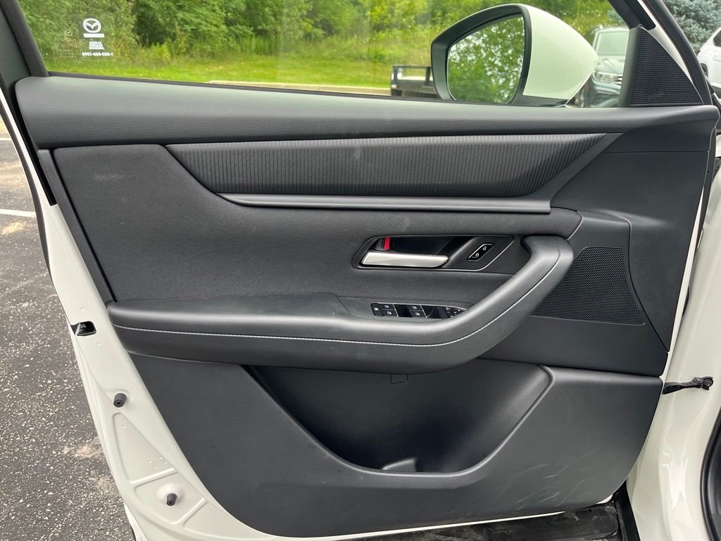 Certified Used 2026 White Mazda 3.3 Turbo Select image 9