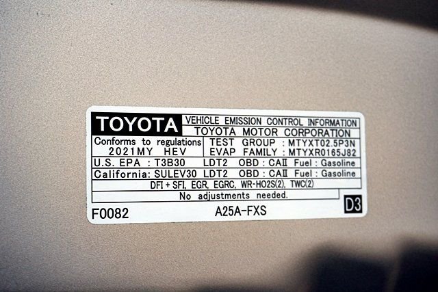 Used 2021 Silver Toyota XLE image 35