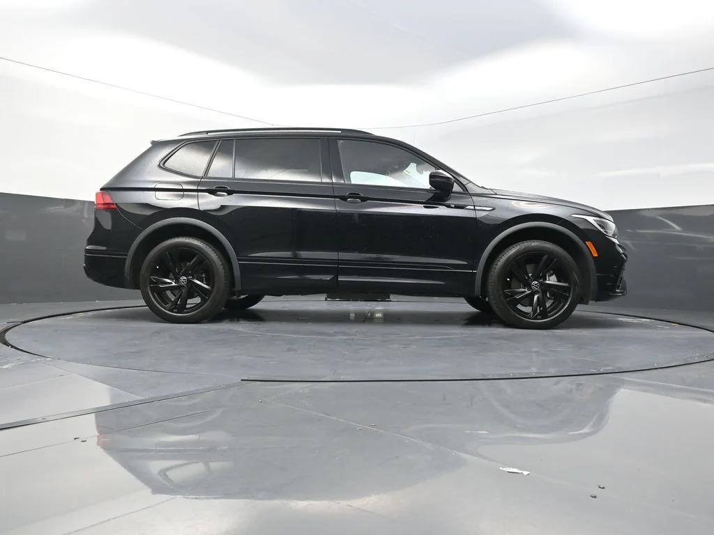 Used 2024 Black Volkswagen 2.0T SE R-Line Black image 28