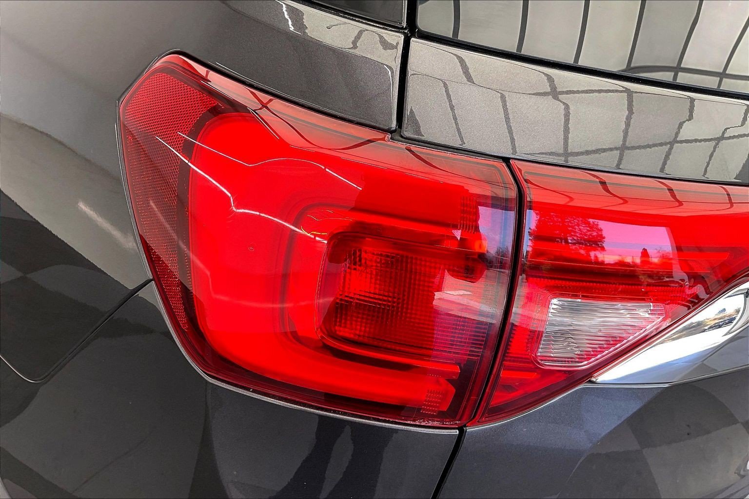 Used 2019 Iridium Metallic GMC SLE image 29