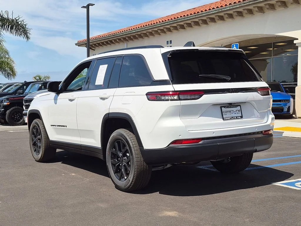 New 2026 Bright White Clear-Coat Exterior Paint Jeep Laredo Altitude image 7