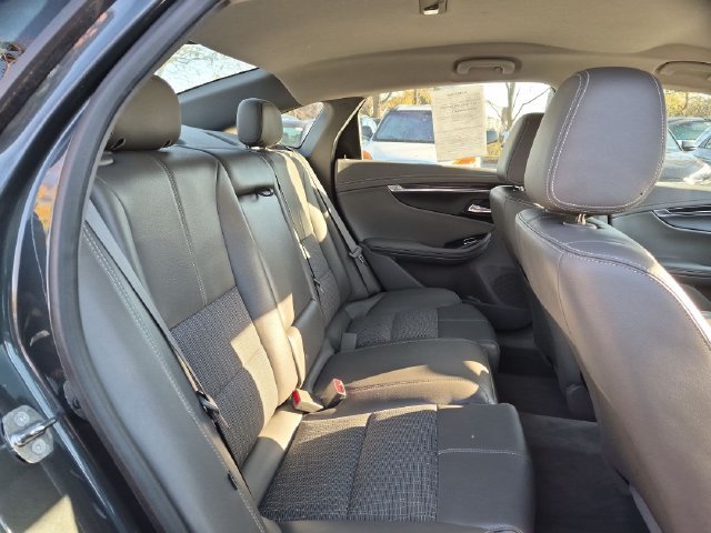 Used 2015 Gray Chevrolet LT image 27