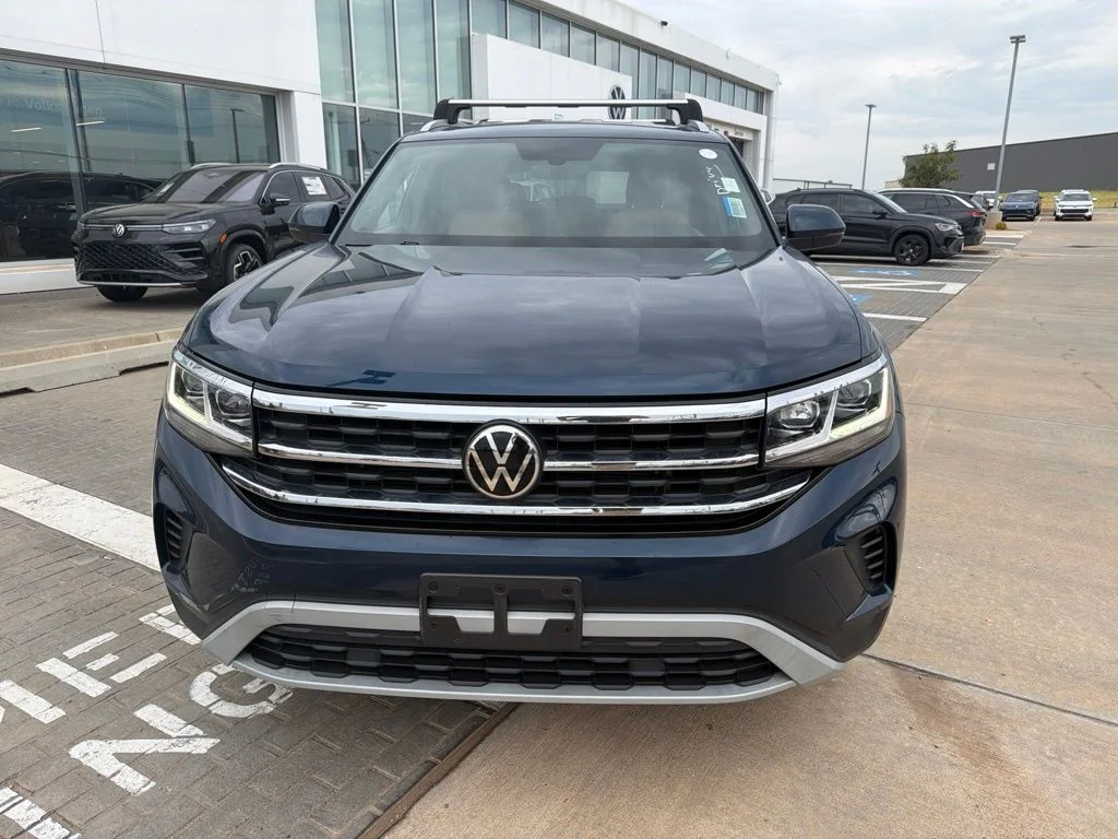 Used 2022 Tourmaline Blue Metallic Volkswagen 2.0T SE image 2