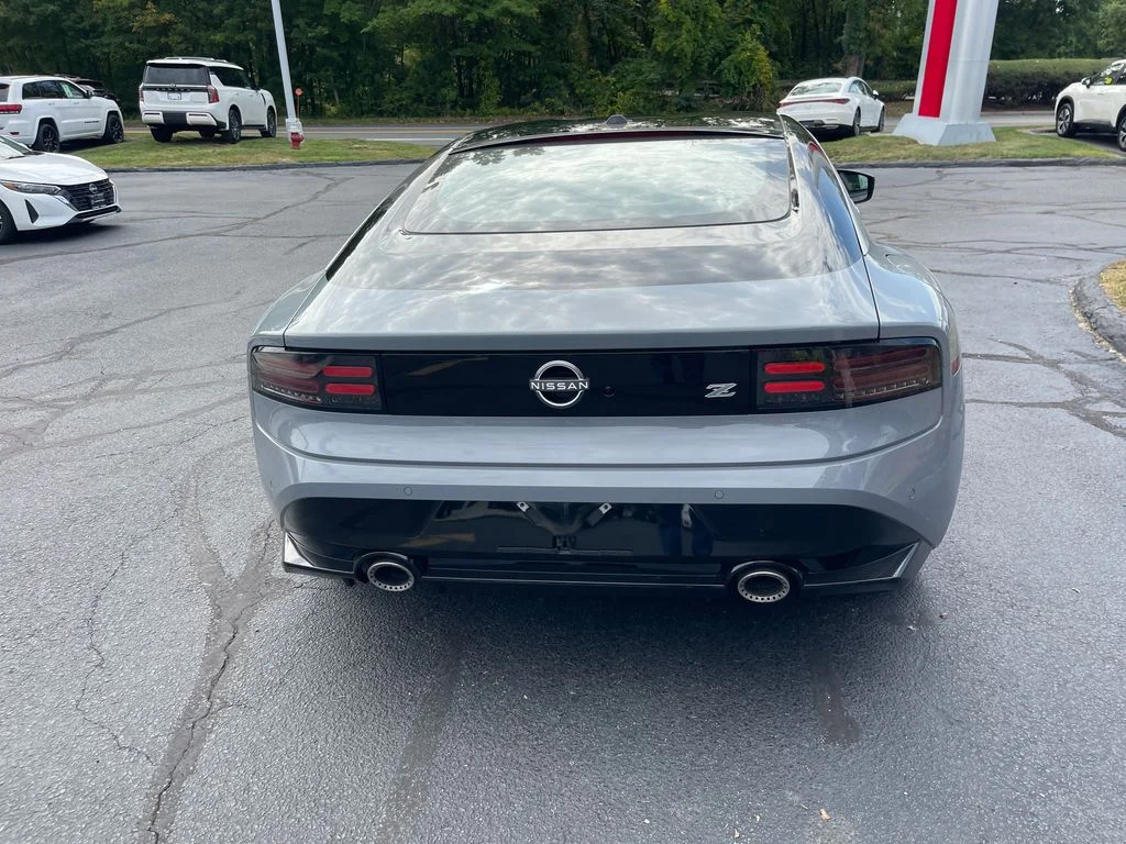 New 2027 Boulder Gray Pearl / Super Black Two-tone Nissan Sport image 5