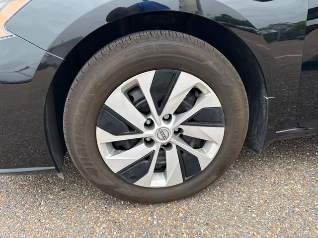 Used 2025 Black Nissan 2.5 S image 25