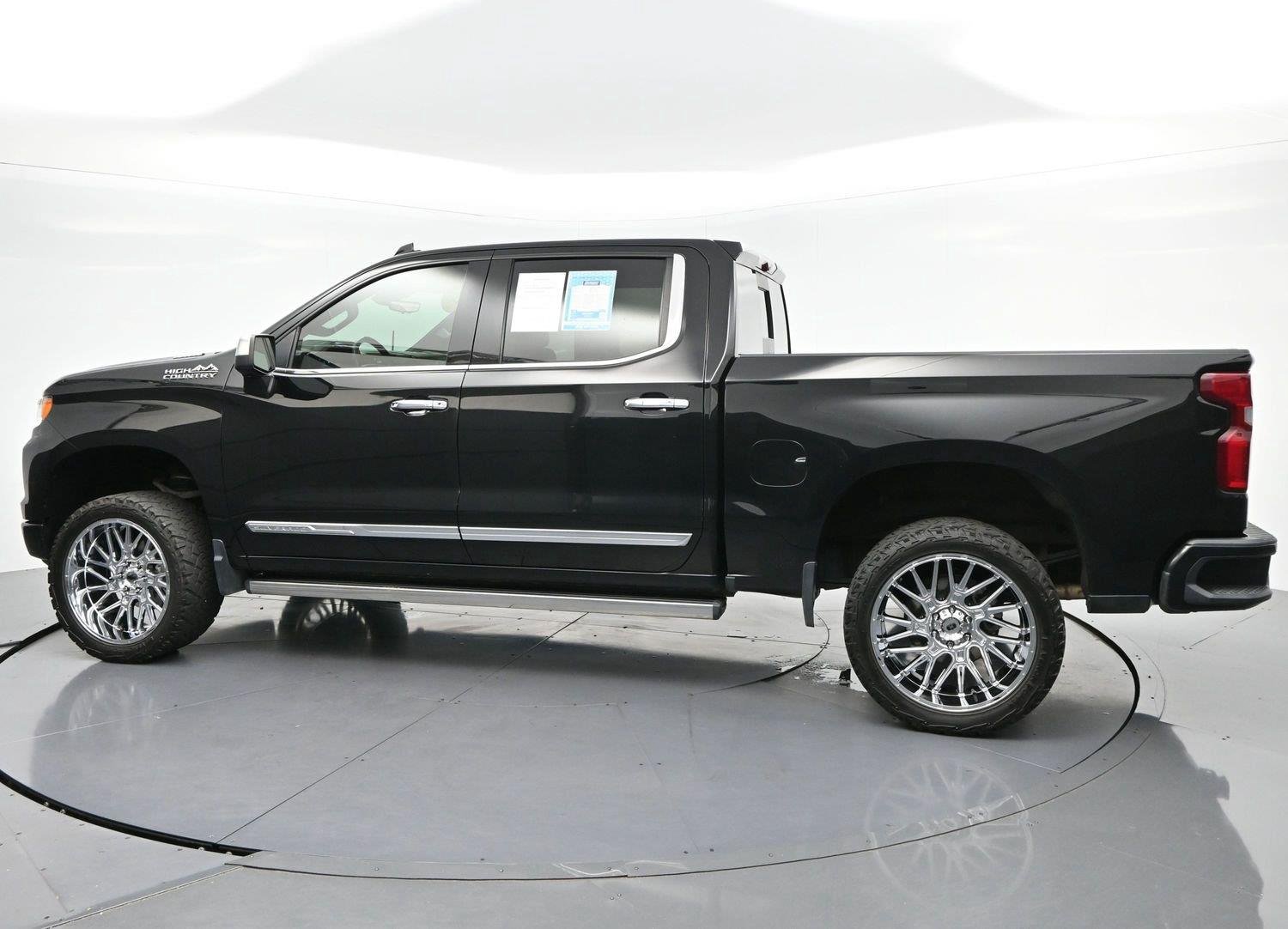 Used 2023 Black Chevrolet High Country image 5