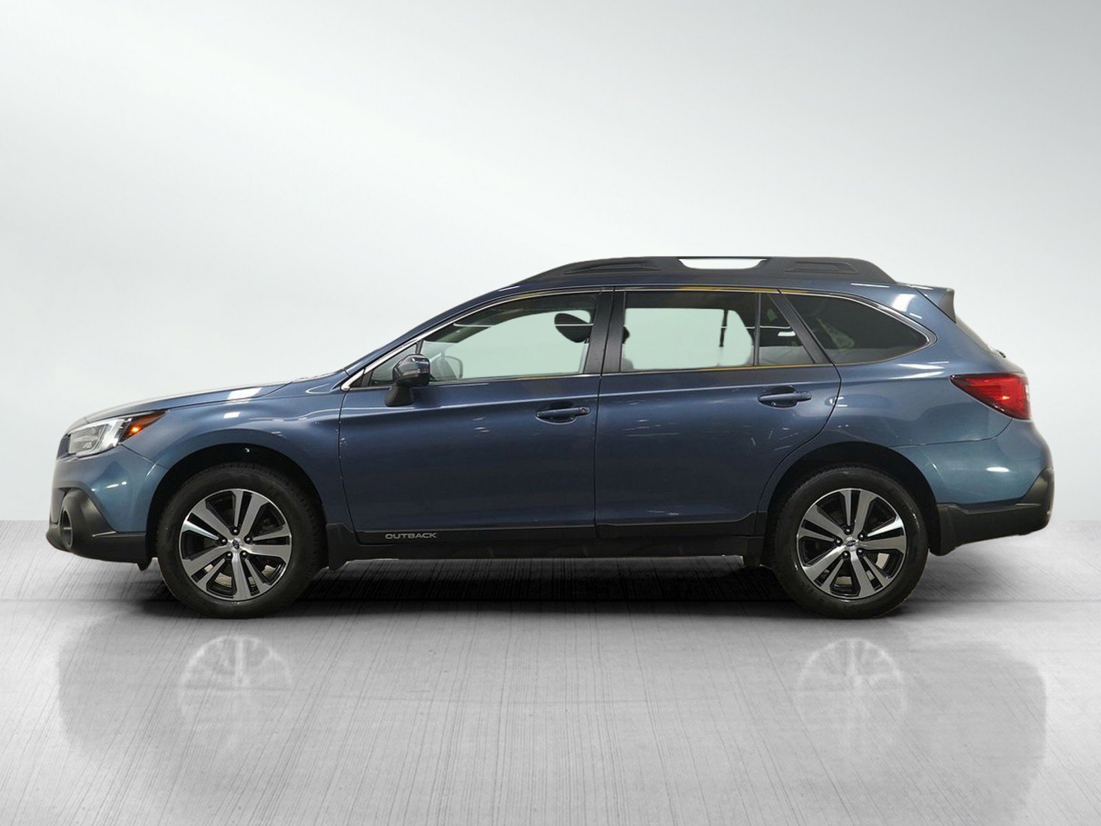 Used 2018 Subaru Outback Limited with VIN 4S4BSANC6J3363118 for sale in South Saint Paul, Minnesota