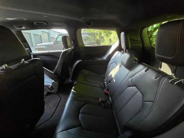 Used 2025 Black Chrysler Select image 6