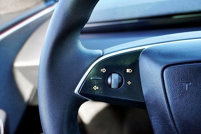 Used 2025  Tesla Long Range image 34