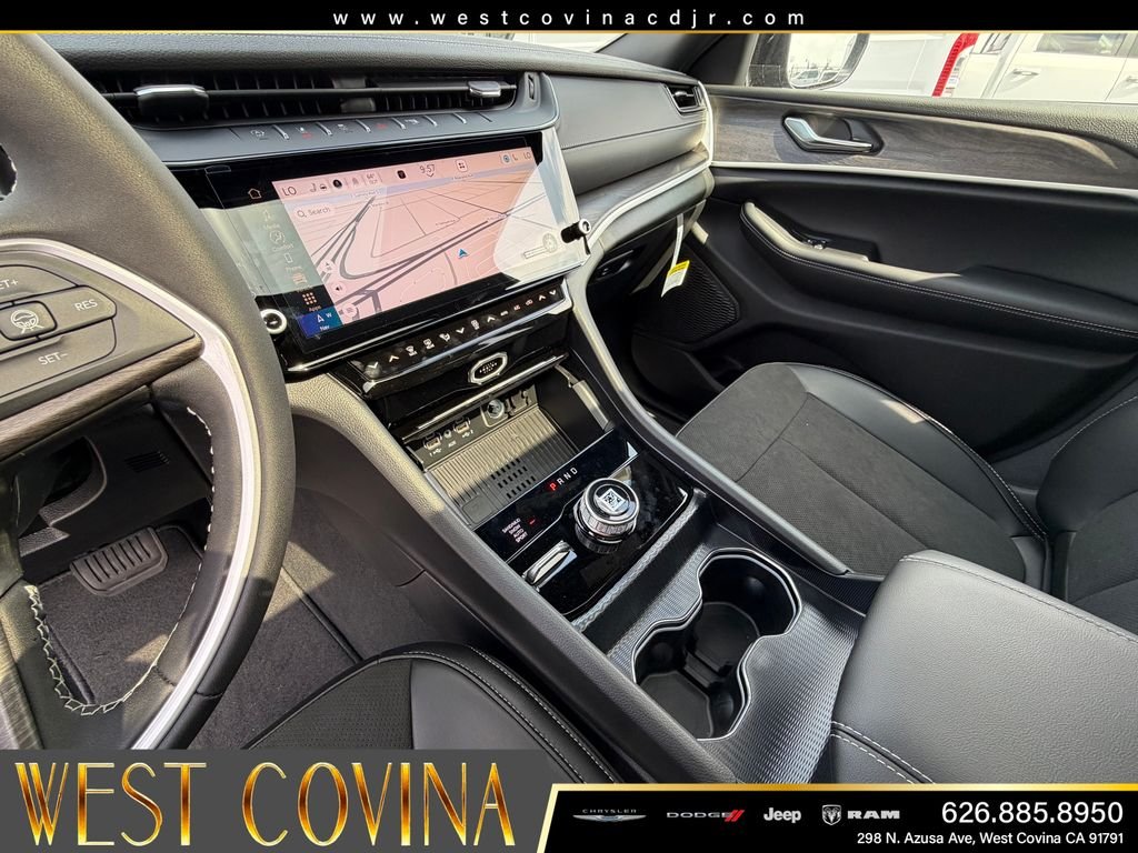 New 2026 Diamond Black Crystal Pearl-Coat Exterior Paint Jeep Altitude image 23